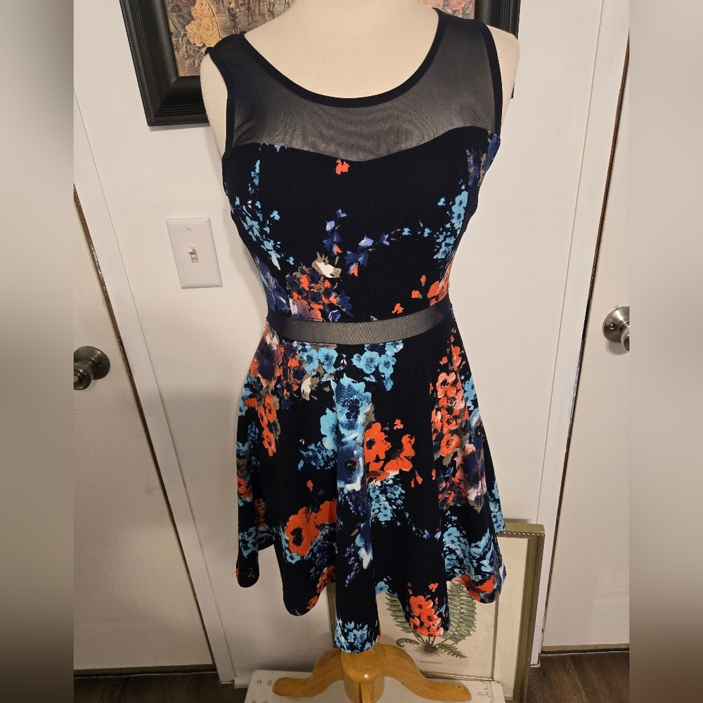 La Scala:Chic Floral Dress with Sheer Detail
